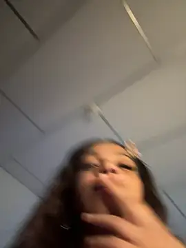 yumi hanna online show from April 1, 4:25 am