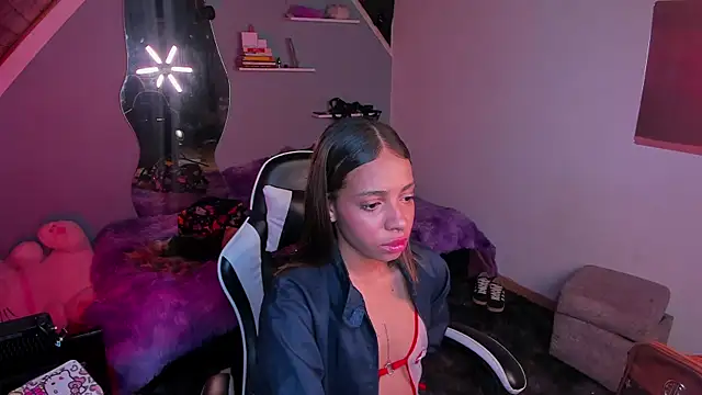 yumi hanna online show from December 4, 2:32 am