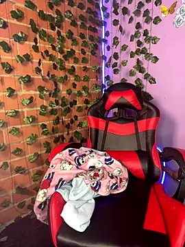 yumi hanna online show from November 2, 9:20 pm