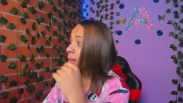 yumi hanna online show from October 26, 4:24 am