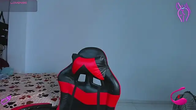 yumi hanna online show from April 10, 2:18 am