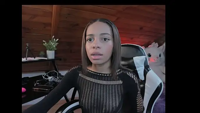 yumi hanna online show from December 1, 9:15 pm