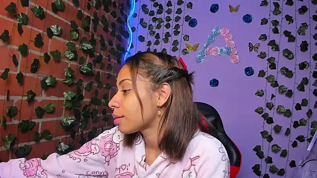 yumi hanna online show from November 6, 12:36 am