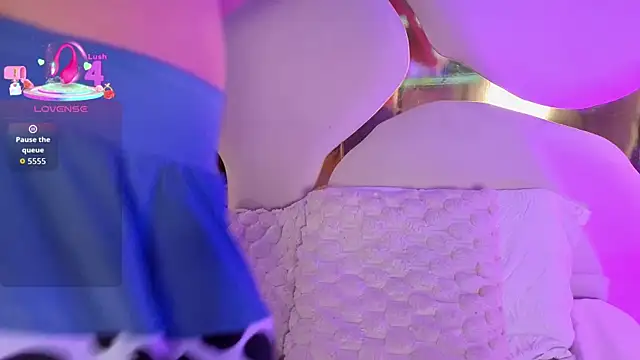 Snapshot of SofiJones_ chatting on February 17, 9:23 pm SofiJones online show from February 17, 9:23 pm