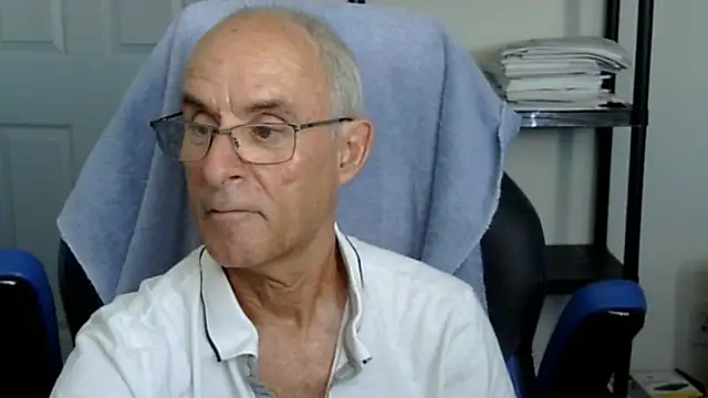 funone1999 online show from October 31, 8:49 pm