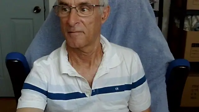 funone1999 online show from April 9, 8:26 pm