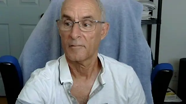 funone1999 online show from October 27, 8:32 pm