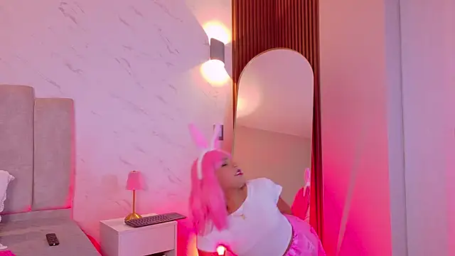 Snapshot of isabellaho1317 chatting on November 14, 7:23 am isabellaho1317 online show from November 14, 7:23 am