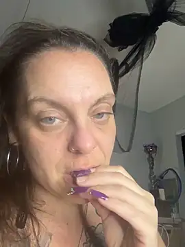 hautemama215 online show from November 13, 8:18 am