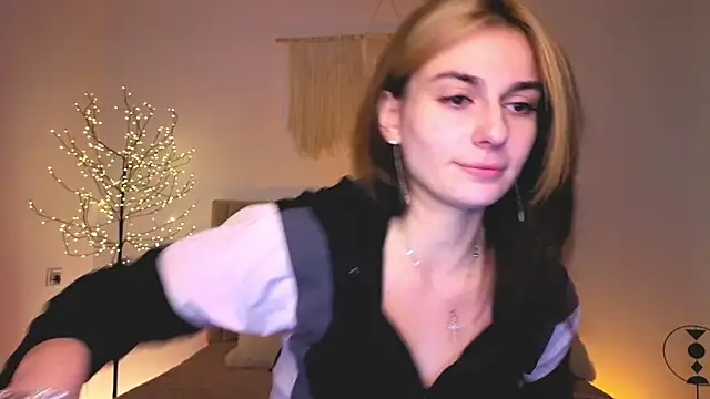 Little mia   online show from March 24, 10:21 pm