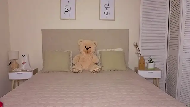 Snapshot of Little_mia__ chatting on November 24, 10:32 pm Little mia online show from November 24, 10:32 pm