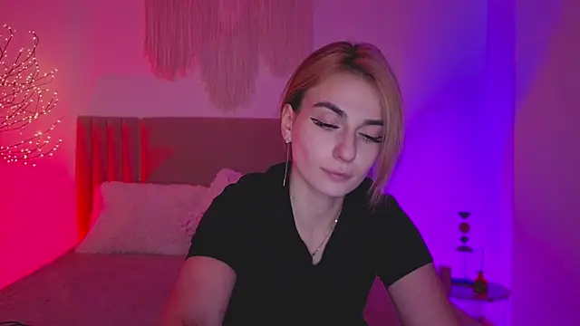 Little mia   online show from March 20, 9:49 pm