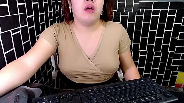 xUrDreamSlutWhore online show from September 12, 3:56 pm