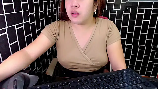 xUrDreamSlutWhore online show from September 14, 4:07 pm