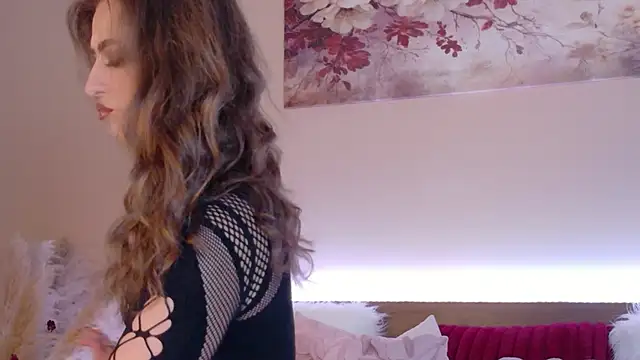 Snapshot of Sienna_Voss chatting on June 4, 8:24 pm Sienna Voss online show from June 4, 8:24 pm