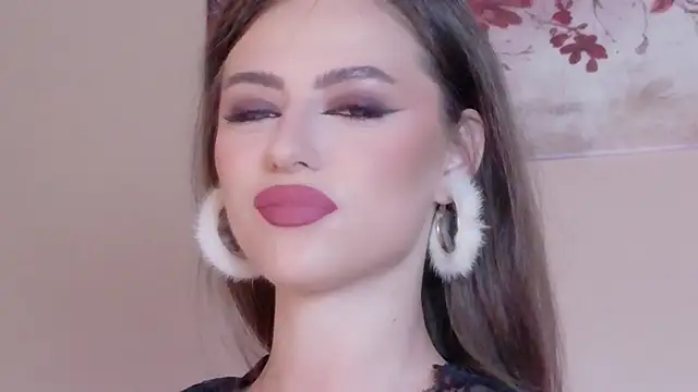 Snapshot of Sienna_Voss chatting on June 10, 7:04 pm Sienna Voss online show from June 10, 7:04 pm