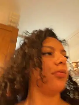 Snapshot of allybluee777 chatting on December 16, 4:33 pm allybluee777 online show from December 16, 4:33 pm