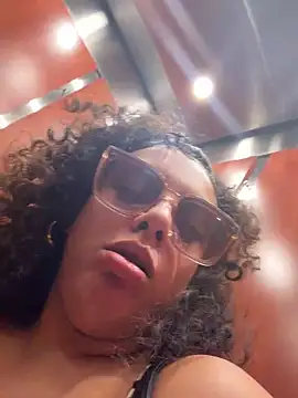 Snapshot of allybluee777 chatting on December 18, 2:54 pm allybluee777 online show from December 18, 2:54 pm