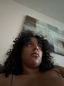 Snapshot of allybluee777 chatting on May 16, 11:37 pm allybluee777 online show from May 16, 11:37 pm