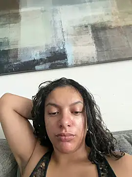Snapshot of allybluee777 chatting on May 5, 4:10 pm allybluee777 online show from May 5, 4:10 pm