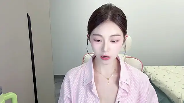 Snapshot of Cookie-oo chatting on October 8, 12:17 pm Cookie-oo online show from October 8, 12:17 pm