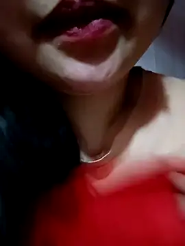 XoiXoi232 online show from March 4, 9:39 am