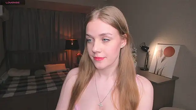 OdellaFrake online show from September 20, 8:25 pm