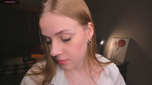 OdellaFrake online show from October 16, 7:44 pm