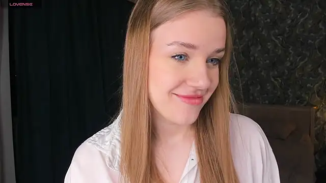 OdellaFrake online show from November 17, 7:51 pm