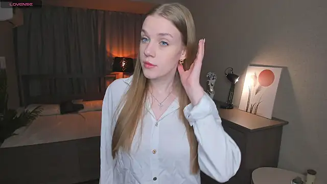 OdellaFrake online show from December 3, 7:24 pm