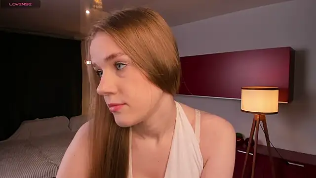 OdellaFrake online show from May 31, 7:36 pm