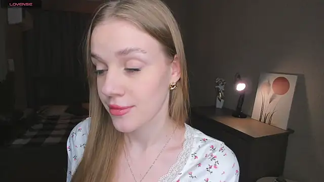 OdellaFrake online show from November 19, 7:14 pm