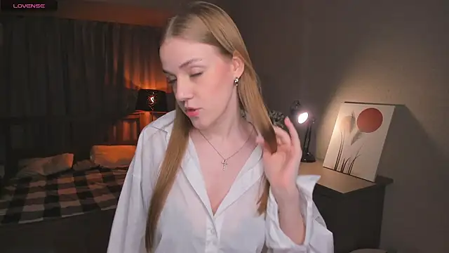OdellaFrake online show from October 18, 7:49 pm