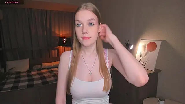 OdellaFrake online show from October 9, 7:58 pm