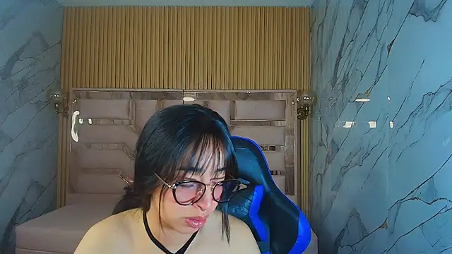 zoe r  online show from November 20, 3:07 am