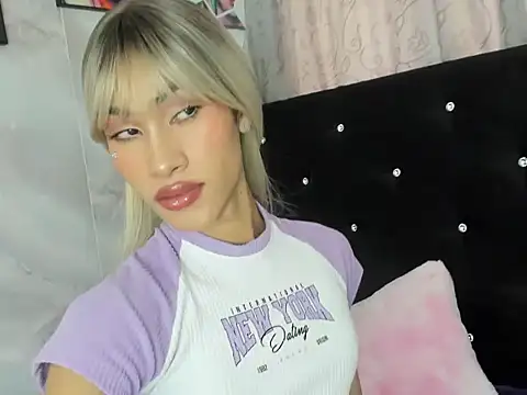 Snapshot of samara_novice18 chatting on September 21, 6:57 pm samara novice18 online show from September 21, 6:57 pm