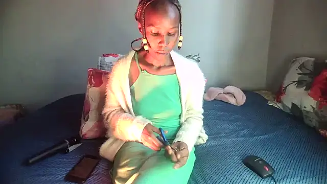 Snapshot of blueyXxX chatting on July 4, 1:48 pm blueyXxX online show from July 4, 1:48 pm