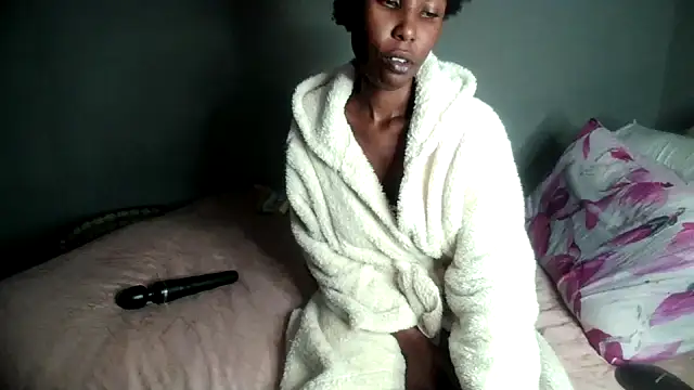 Snapshot of blueyXxX chatting on April 18, 4:53 pm blueyXxX online show from April 18, 4:53 pm