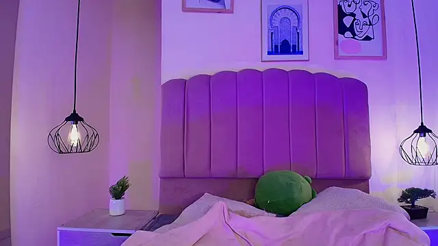 Isabelgh  online show from November 12, 5:00 am