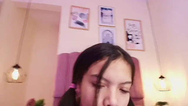 Isabelgh  online show from December 3, 3:29 am