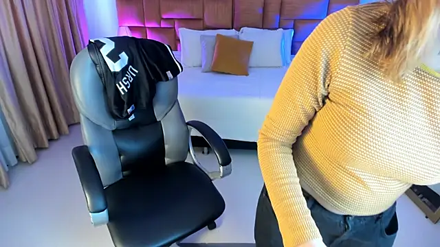 Catti Brie online show from October 1, 11:47 am