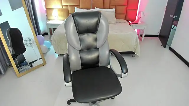 Catti Brie online show from April 25, 11:35 am