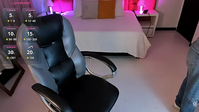 Catti Brie online show from October 2, 11:35 am