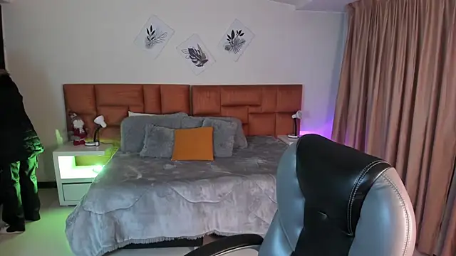 Catti Brie online show from November 28, 11:43 am