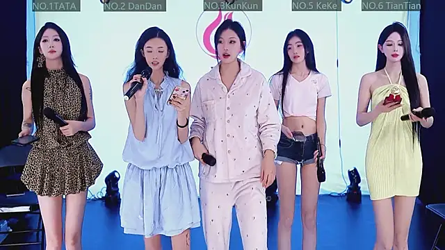 Snapshot of SK10010 chatting on November 9, 8:13 pm SK10010 online show from November 9, 8:13 pm