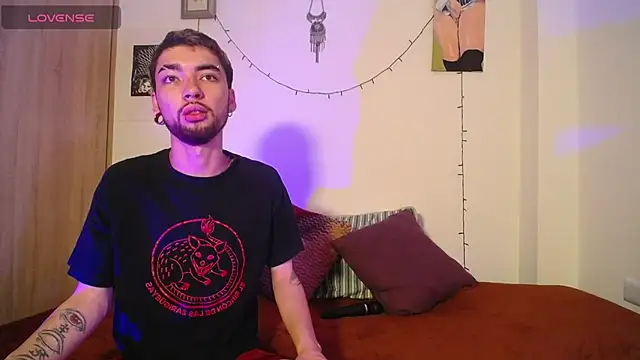 dark  nymph online show from March 17, 5:10 am