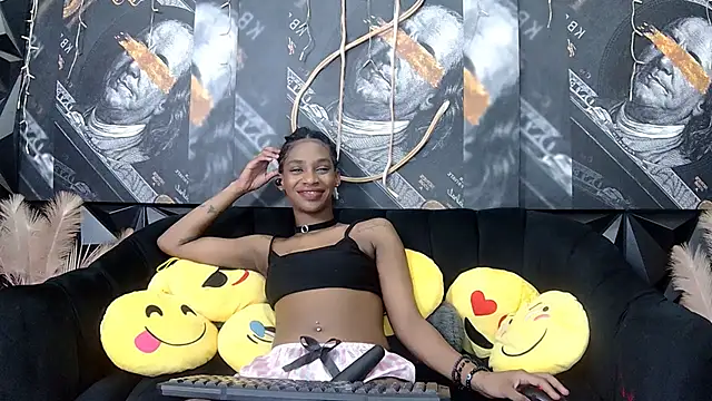 Snapshot of Lilmisbaddyxxx chatting on February 24, 6:14 am Lilmisbaddyxxx online show from February 24, 6:14 am