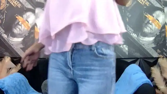 Snapshot of Lilmisbaddyxxx chatting on February 8, 7:11 pm Lilmisbaddyxxx online show from February 8, 7:11 pm