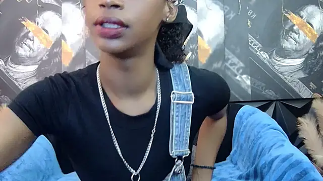 Snapshot of Lilmisbaddyxxx chatting on February 5, 7:32 pm Lilmisbaddyxxx online show from February 5, 7:32 pm