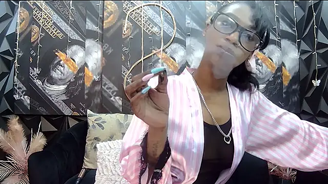 Snapshot of Lilmisbaddyxxx chatting on September 28, 7:43 pm Lilmisbaddyxxx online show from September 28, 7:43 pm